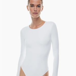 Aritzia Babaton contour crew longsleeve in xs